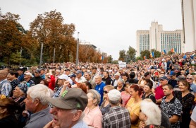 Protest masiv în Capitală: „Am ajuns că nu avem cu ce achita lumina. Maia Sandu și PAS trebuie să demisioneze”